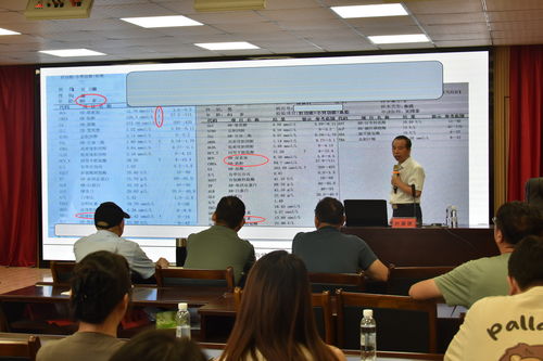 江西中醫(yī)藥大學(xué)教授來(lái)余干縣融媒體中心講授中醫(yī)養(yǎng)生與健康課